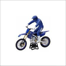 Yamaha mudel koos sõitjaga 450F